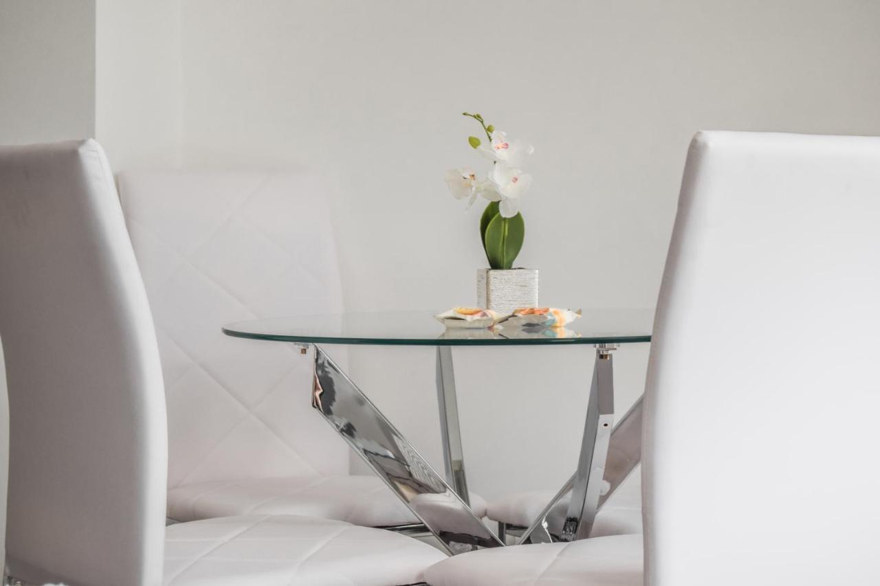 Morland Apartments - Hornchurch Лондон Экстерьер фото