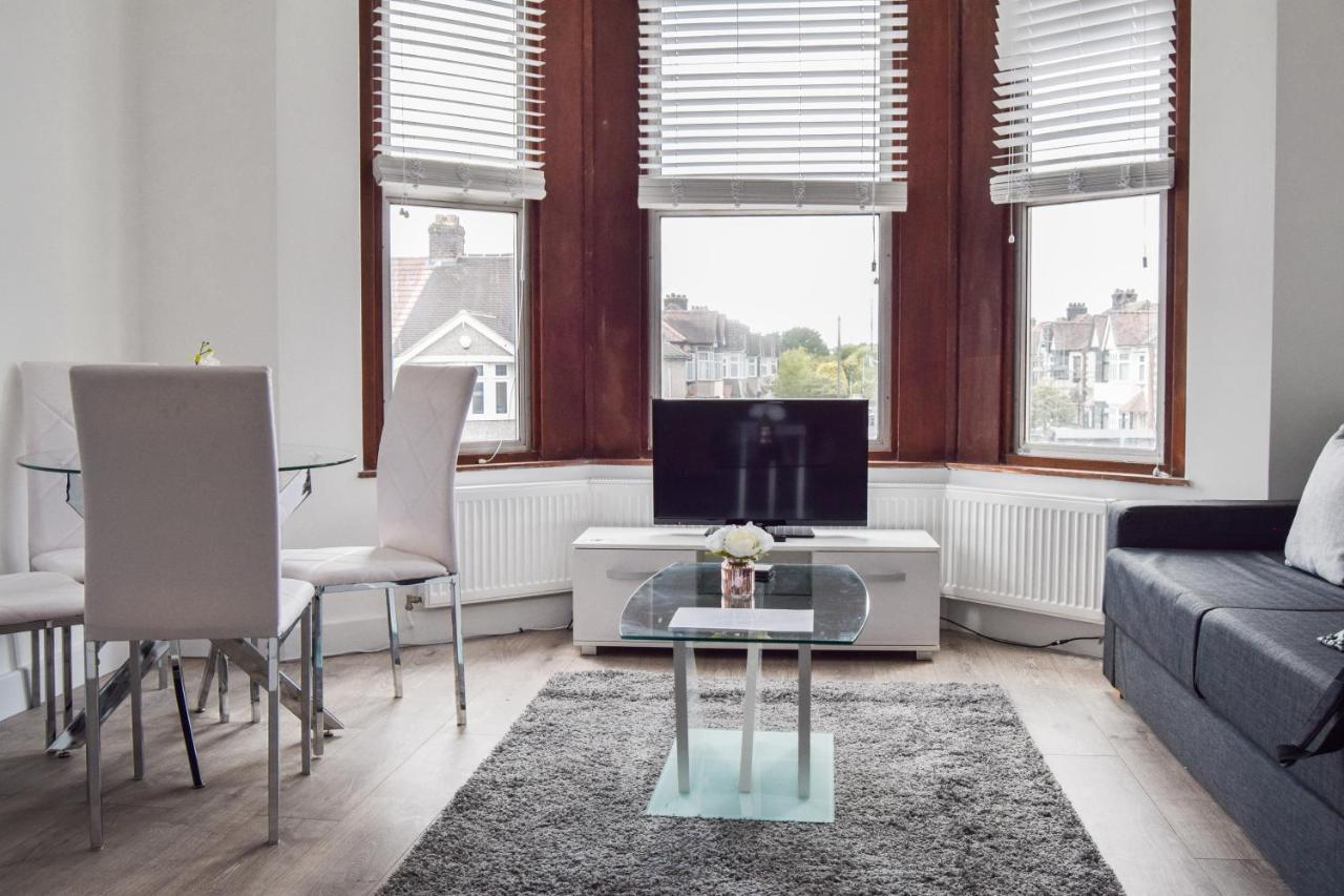 Morland Apartments - Hornchurch Лондон Экстерьер фото