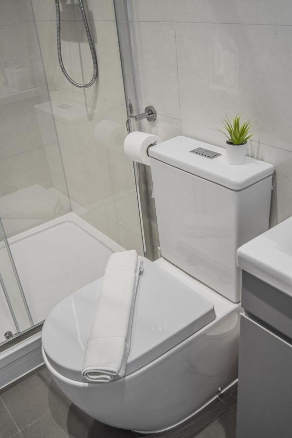 Morland Apartments - Hornchurch Лондон Экстерьер фото