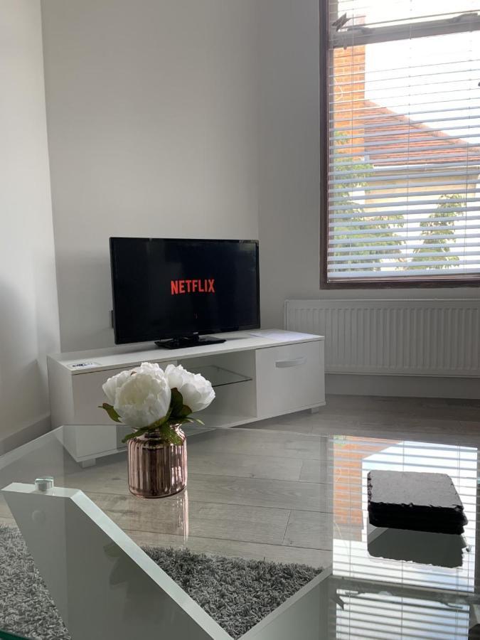 Morland Apartments - Hornchurch Лондон Экстерьер фото